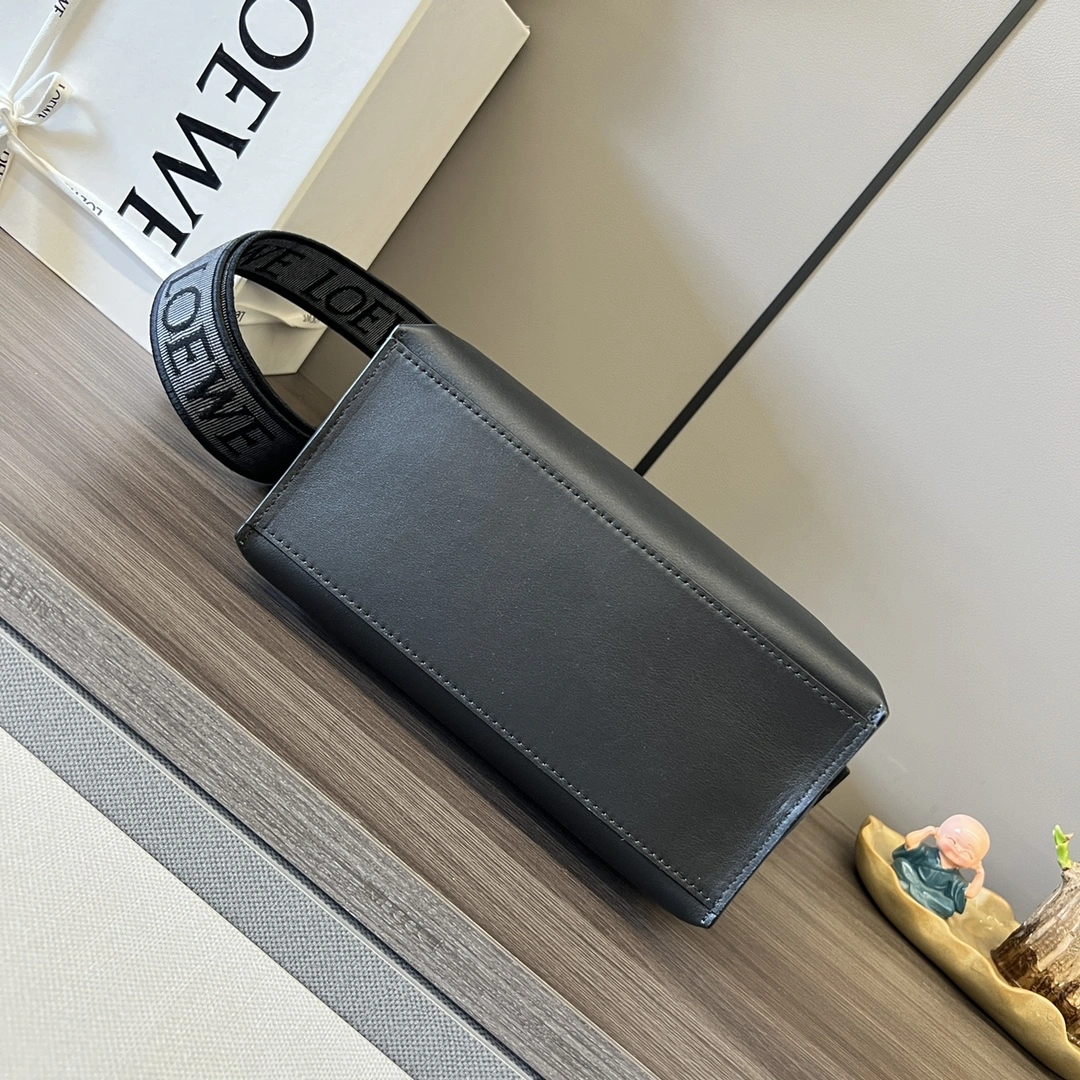 Loewe Cubi Bags Trendsetting 72180