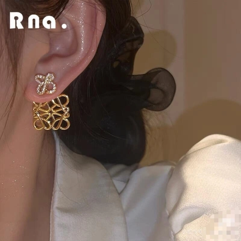 UrbanChic Loewe Earrings 208654