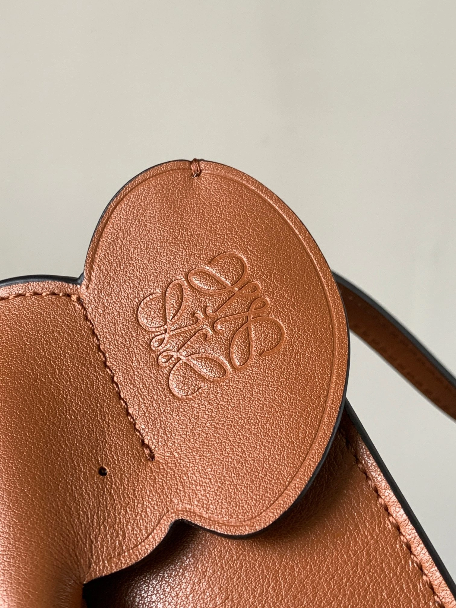 Loewe Elephant Bags Versatile 72035