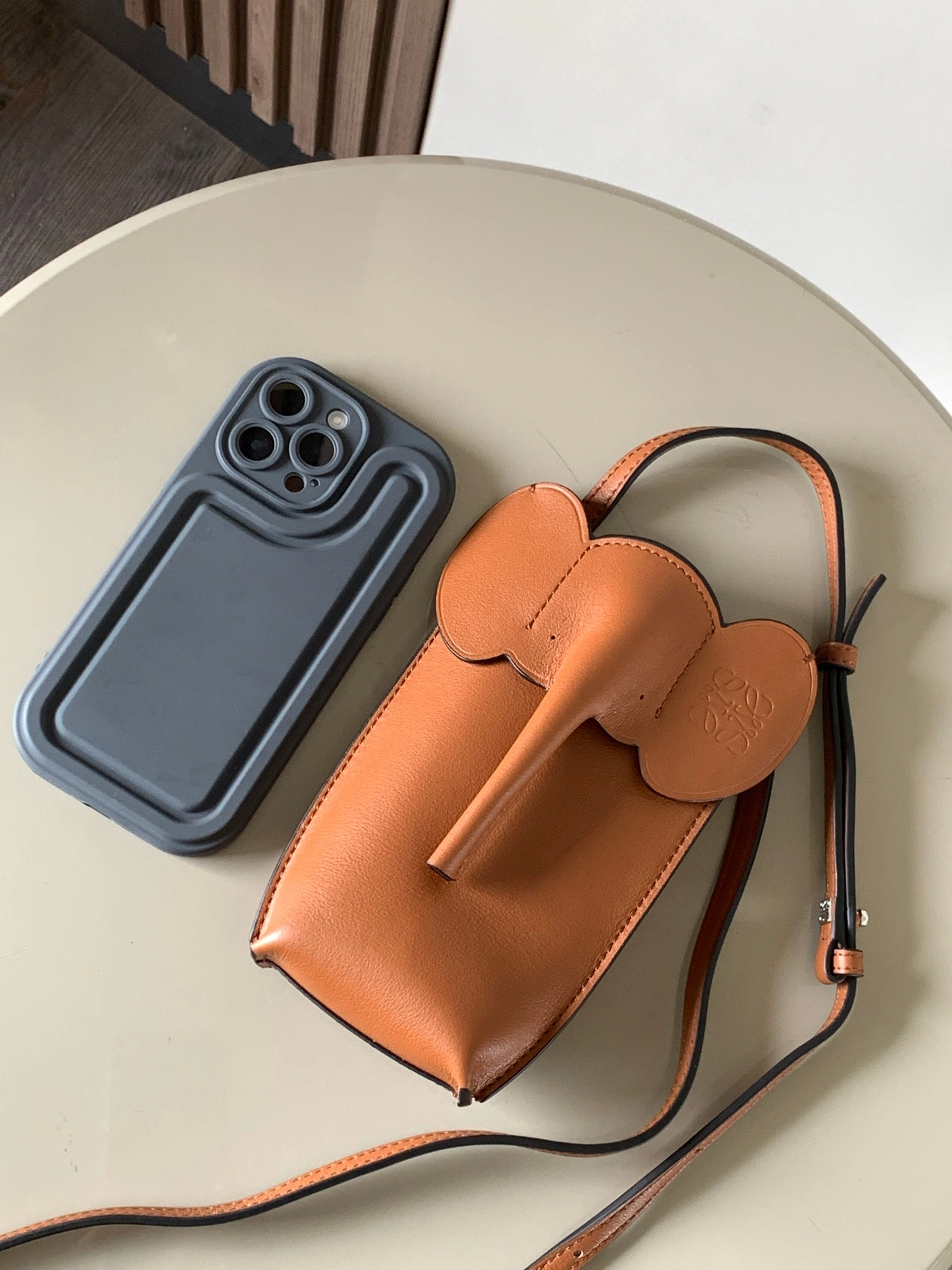 Loewe Elephant Bags Versatile 72035