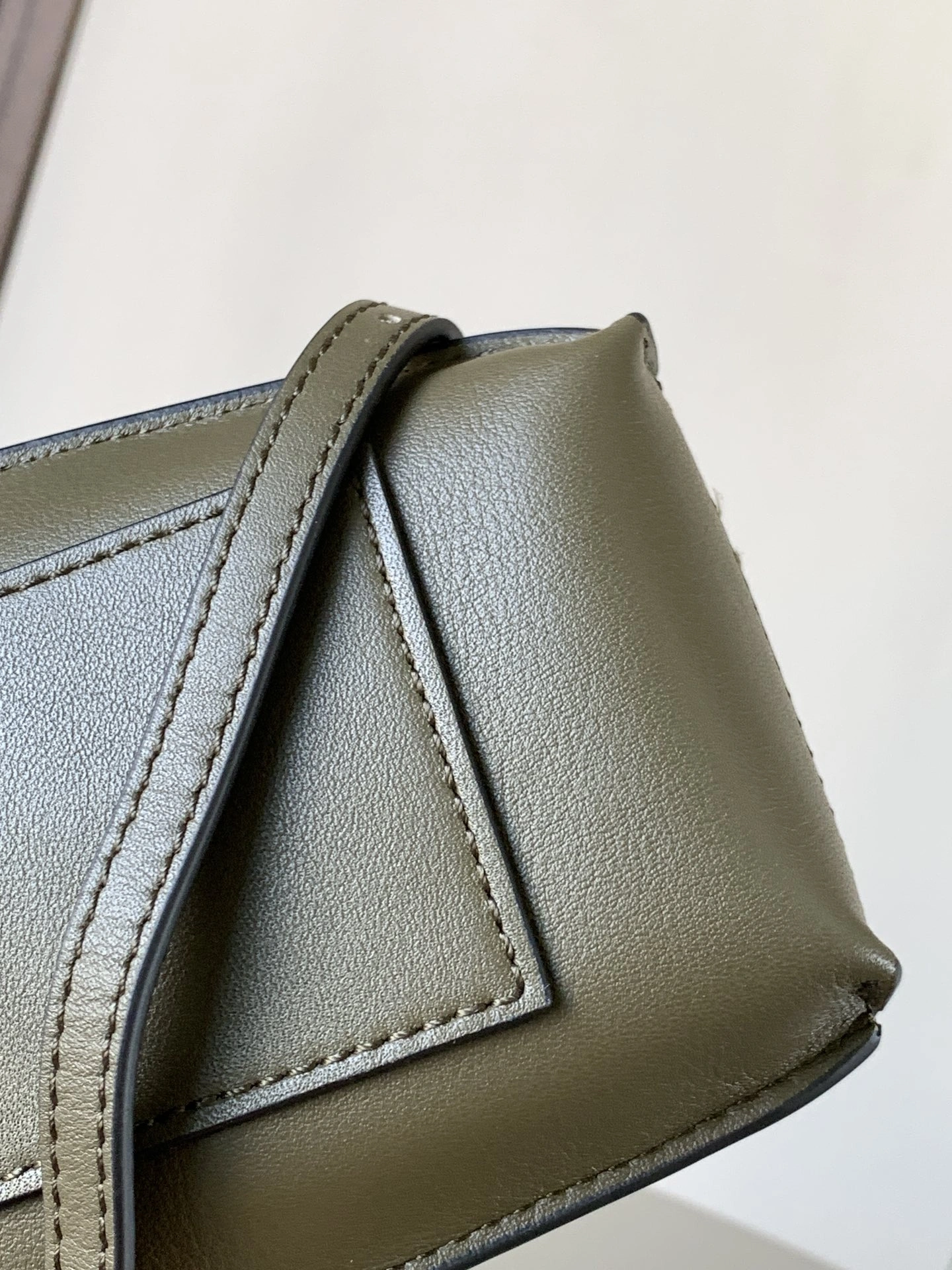 Sporty Loewe Elephant Bags 72020