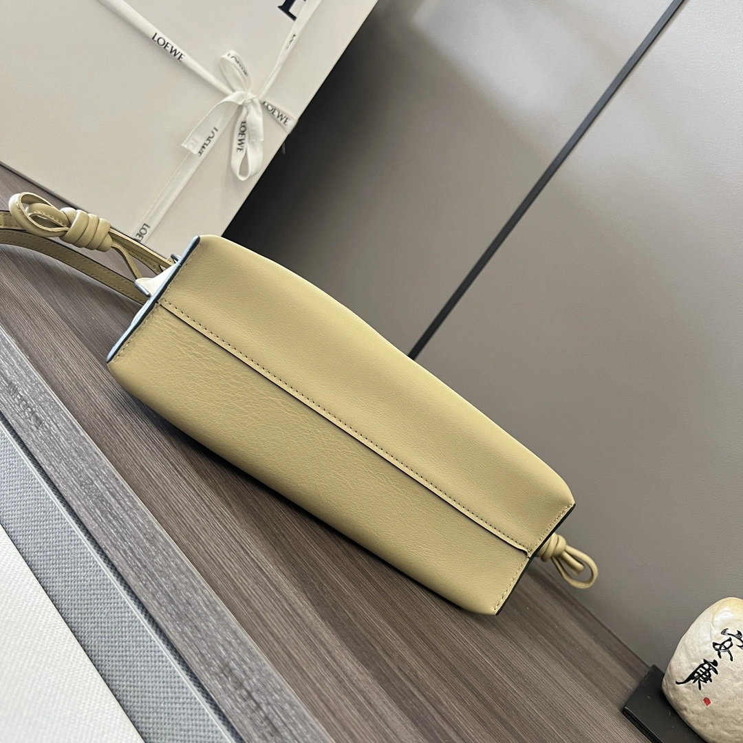 Minimalist Loewe Flamenco Bags 72169