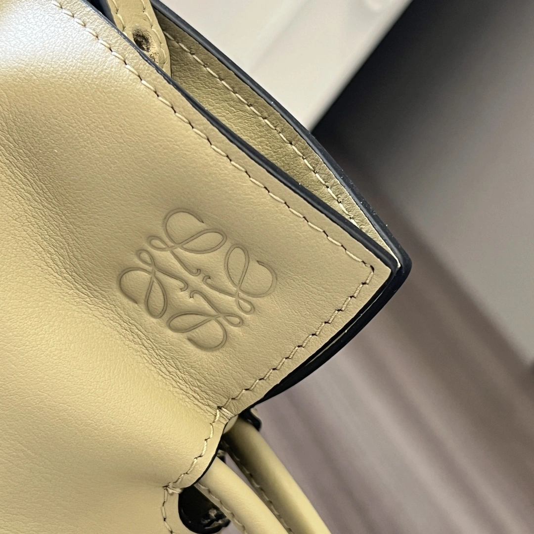 Minimalist Loewe Flamenco Bags 72169