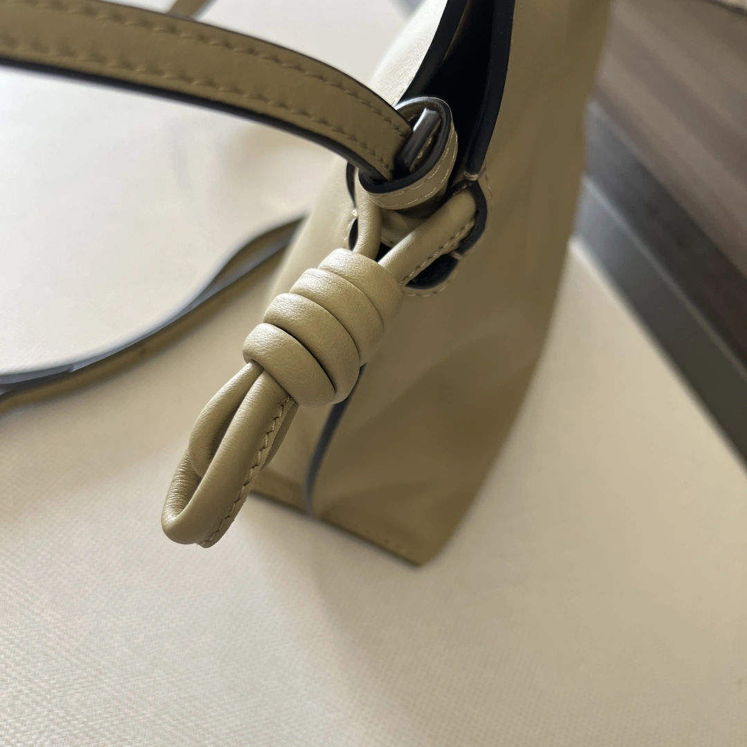 Minimalist Loewe Flamenco Bags 72169