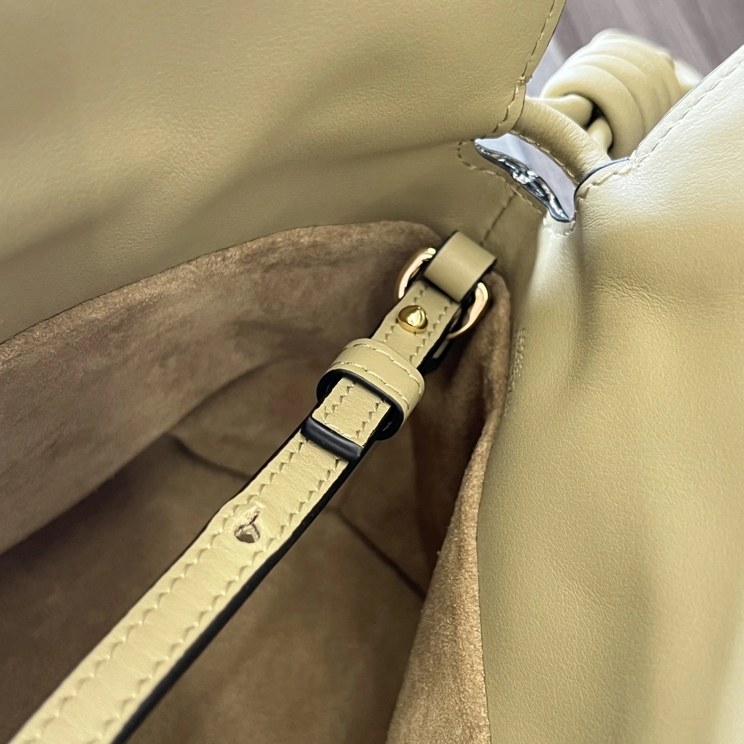 Minimalist Loewe Flamenco Bags 72169