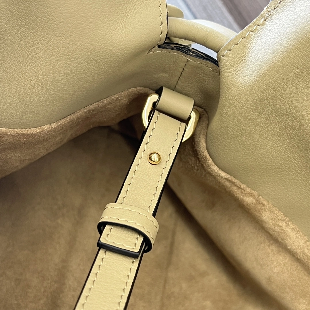 Loewe Flamenco Bags Versatile 72158