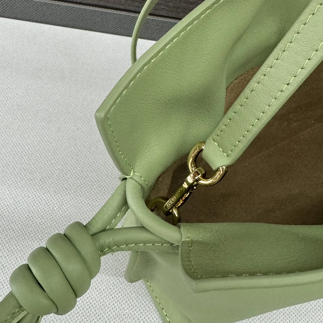 Sleek Loewe Flamenco Bags 67225