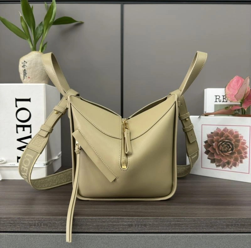 Cozy Loewe Hammock Bags 73343
