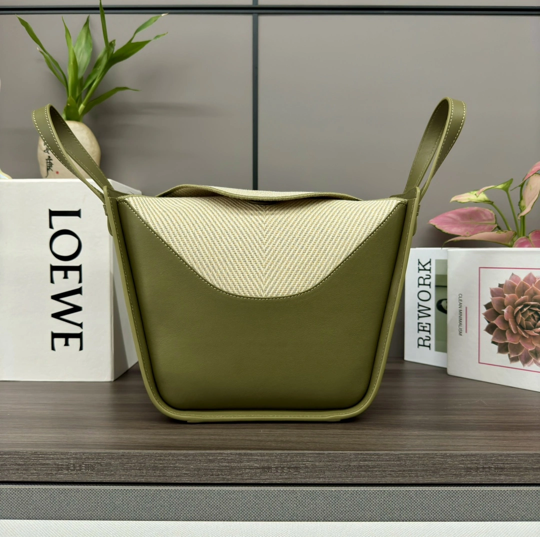 WrinkleFree Loewe Hammock Bags 67197