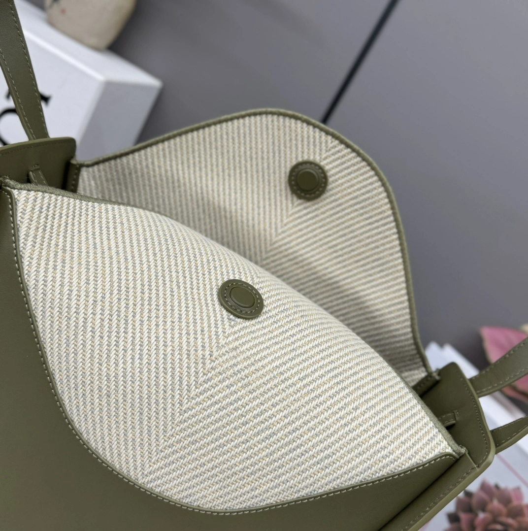 WrinkleFree Loewe Hammock Bags 67197