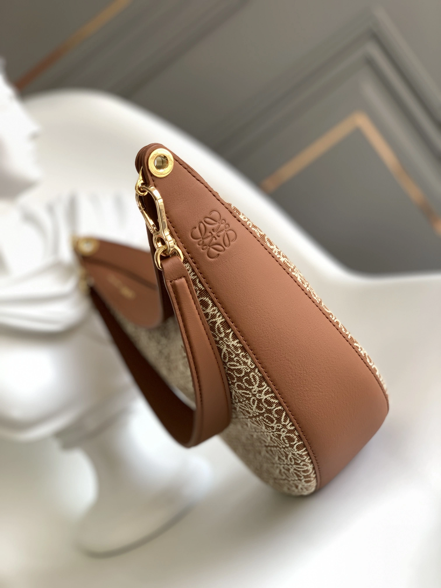 Elegant Loewe Hobo Bags 72132