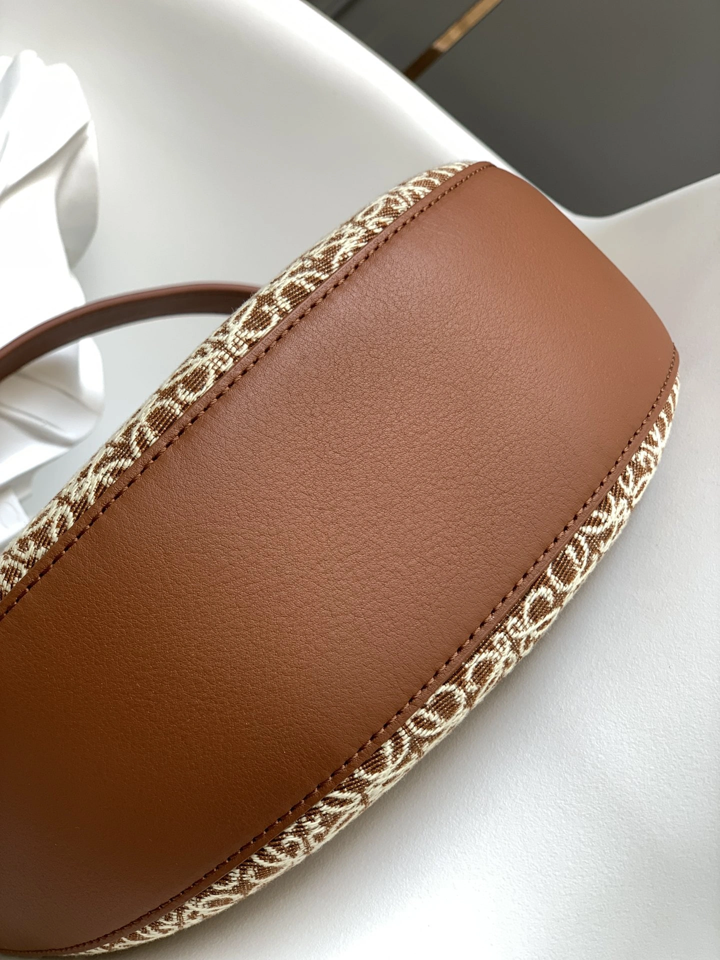 Elegant Loewe Hobo Bags 72132