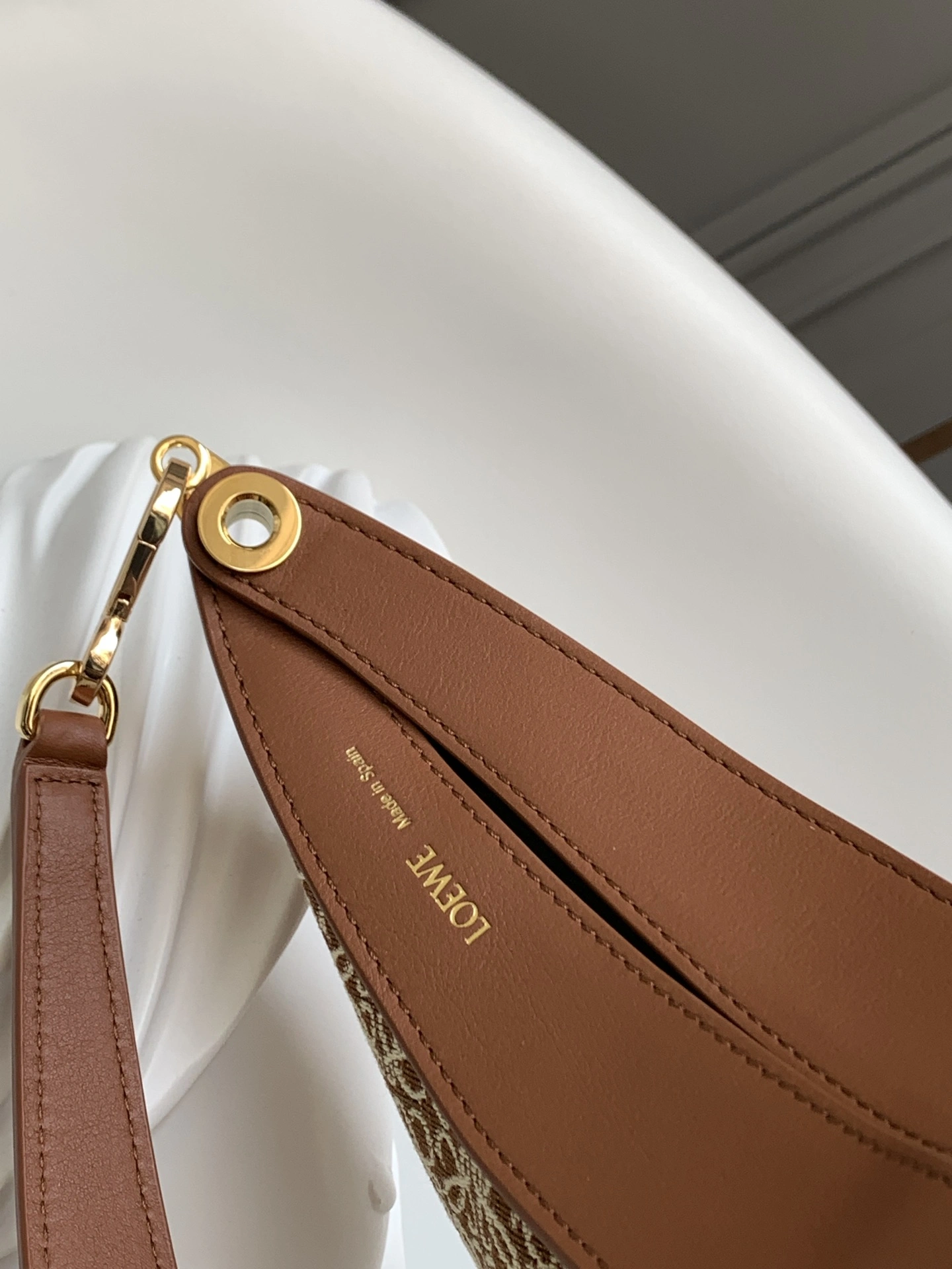 Elegant Loewe Hobo Bags 72132
