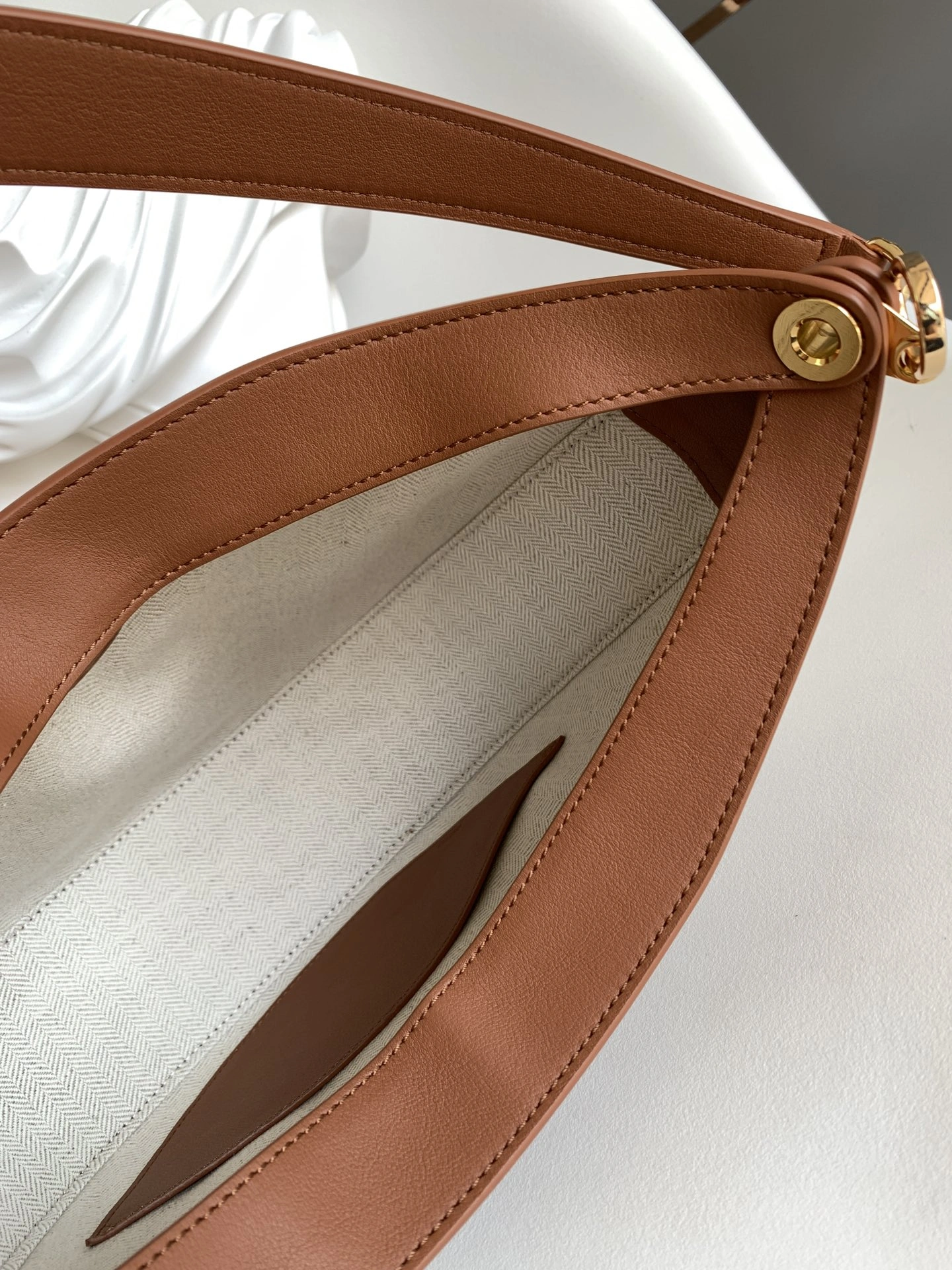 Elegant Loewe Hobo Bags 72132