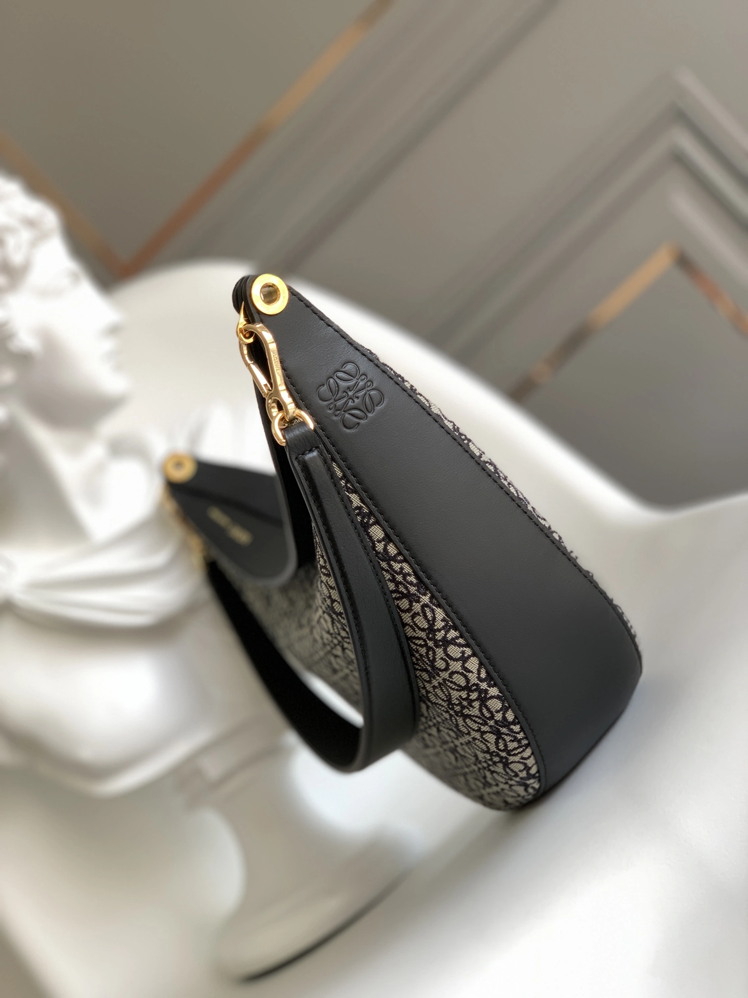 Loewe Hobo Bags QuickDry 72130