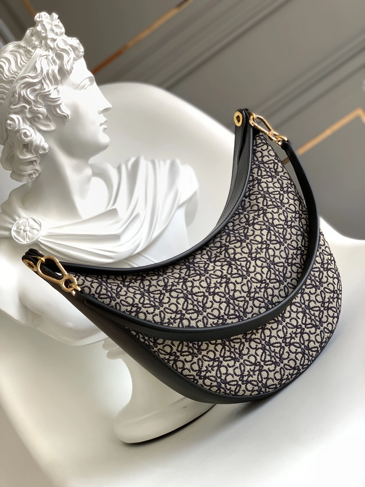 Loewe Hobo Bags QuickDry 72130