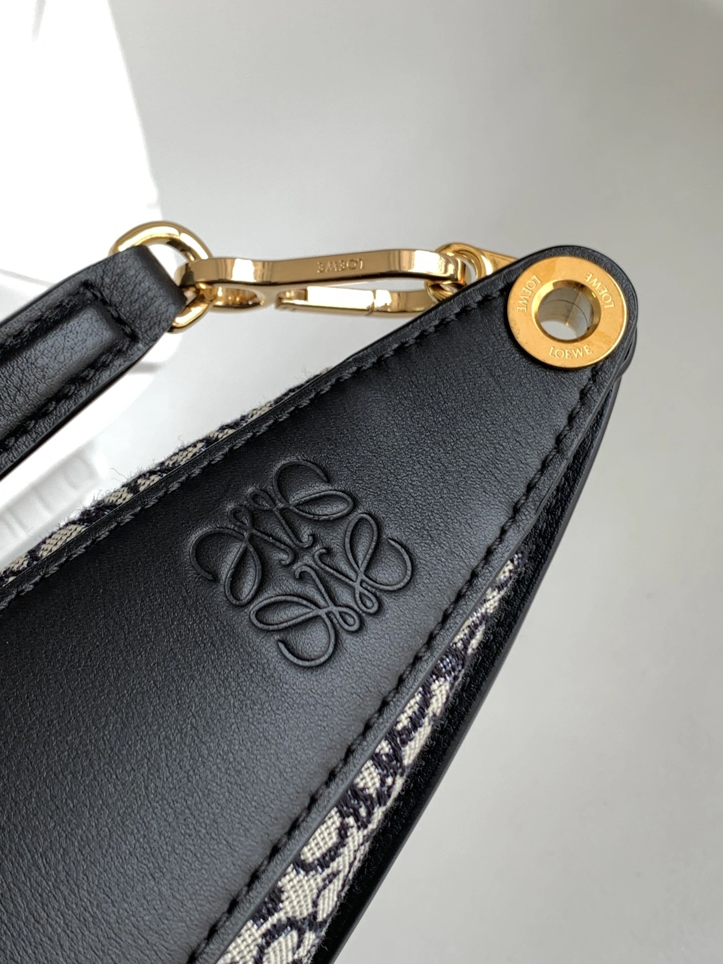 Loewe Hobo Bags QuickDry 72130