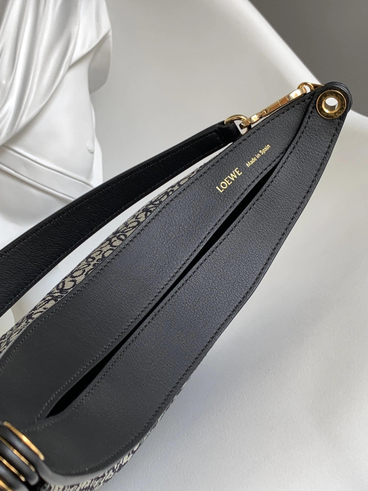 Loewe Hobo Bags QuickDry 72130