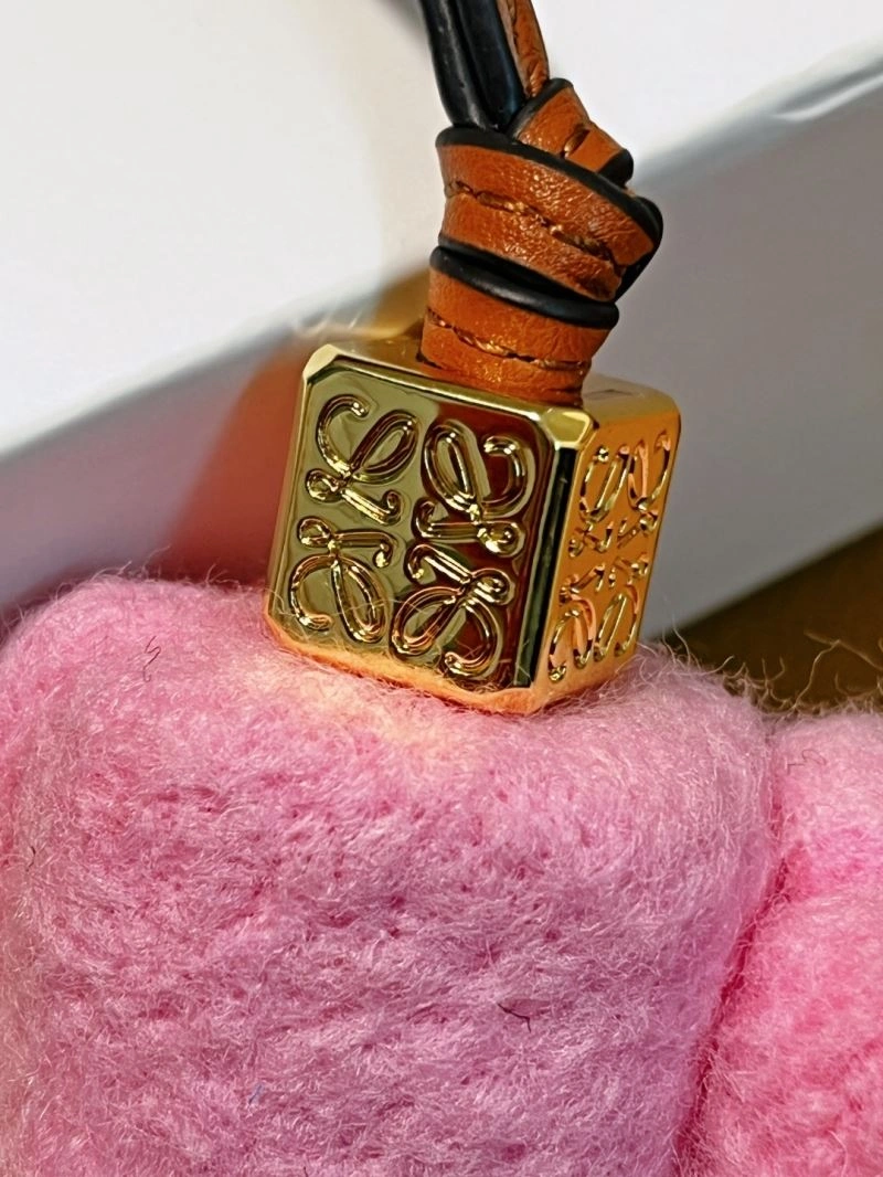 WrinkleFree Loewe Ornaments 270385