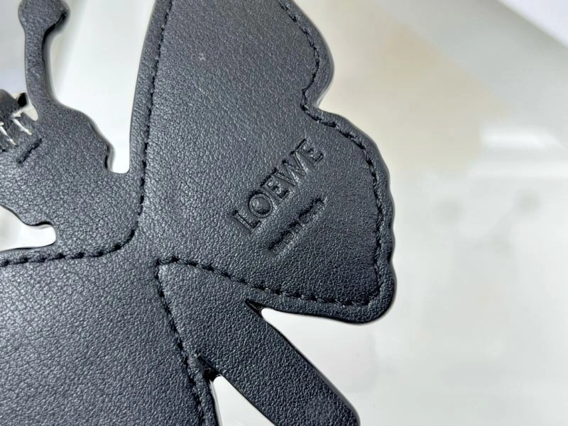 Resilient Loewe Ornaments 269409