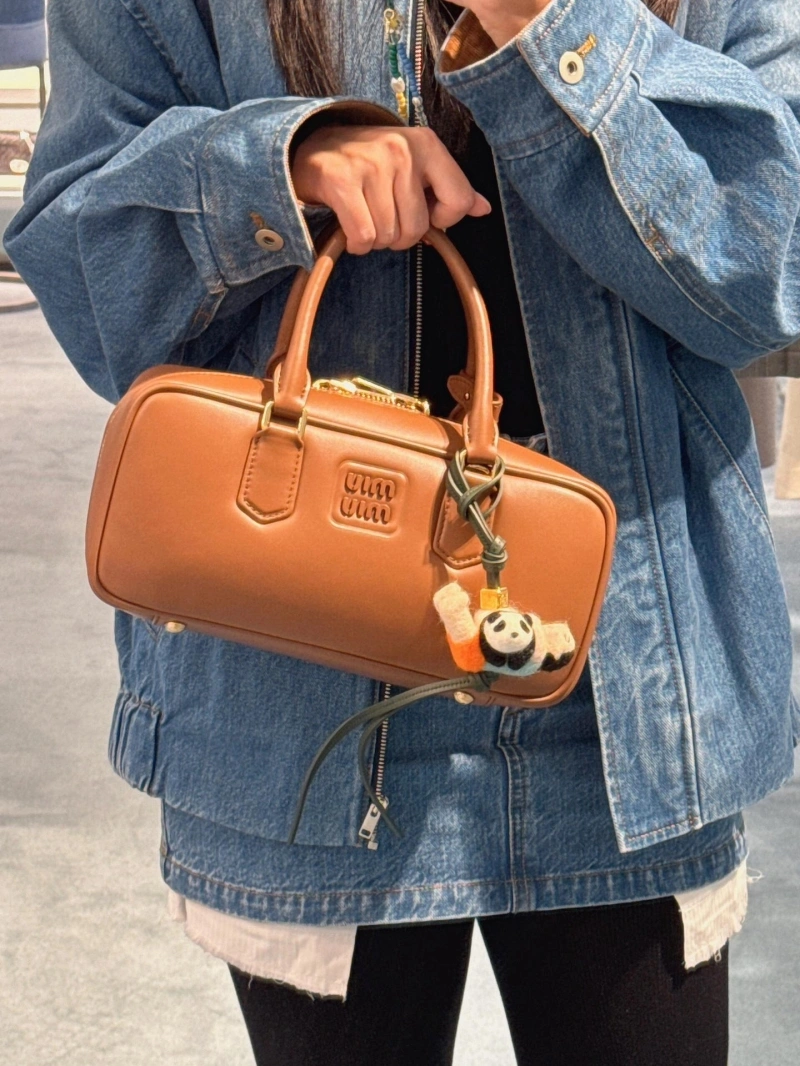 ZipUp Loewe Ornaments 269615