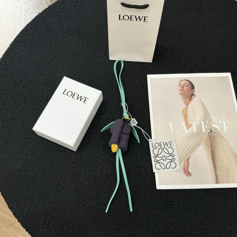 Versatile Loewe Ornaments 269612
