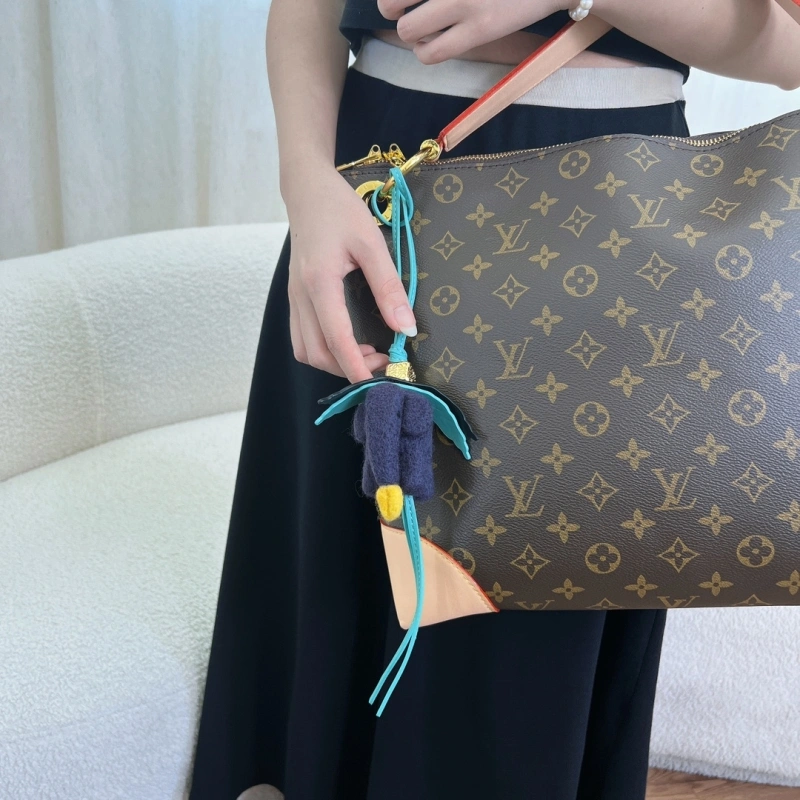 Versatile Loewe Ornaments 269612