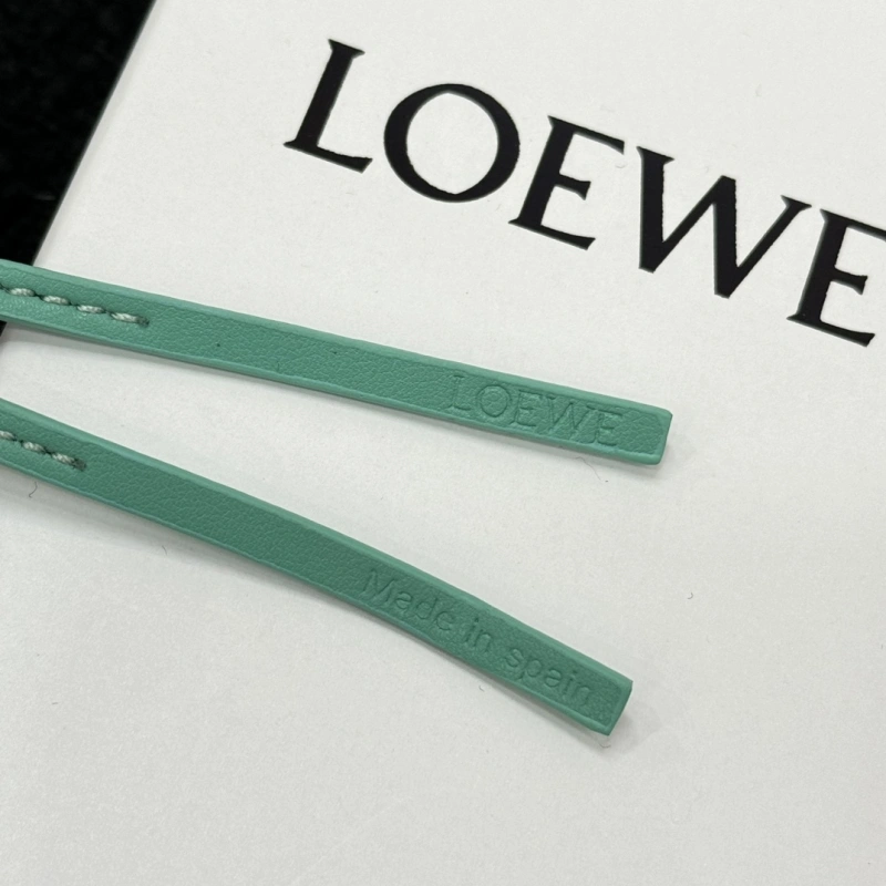 Versatile Loewe Ornaments 269612