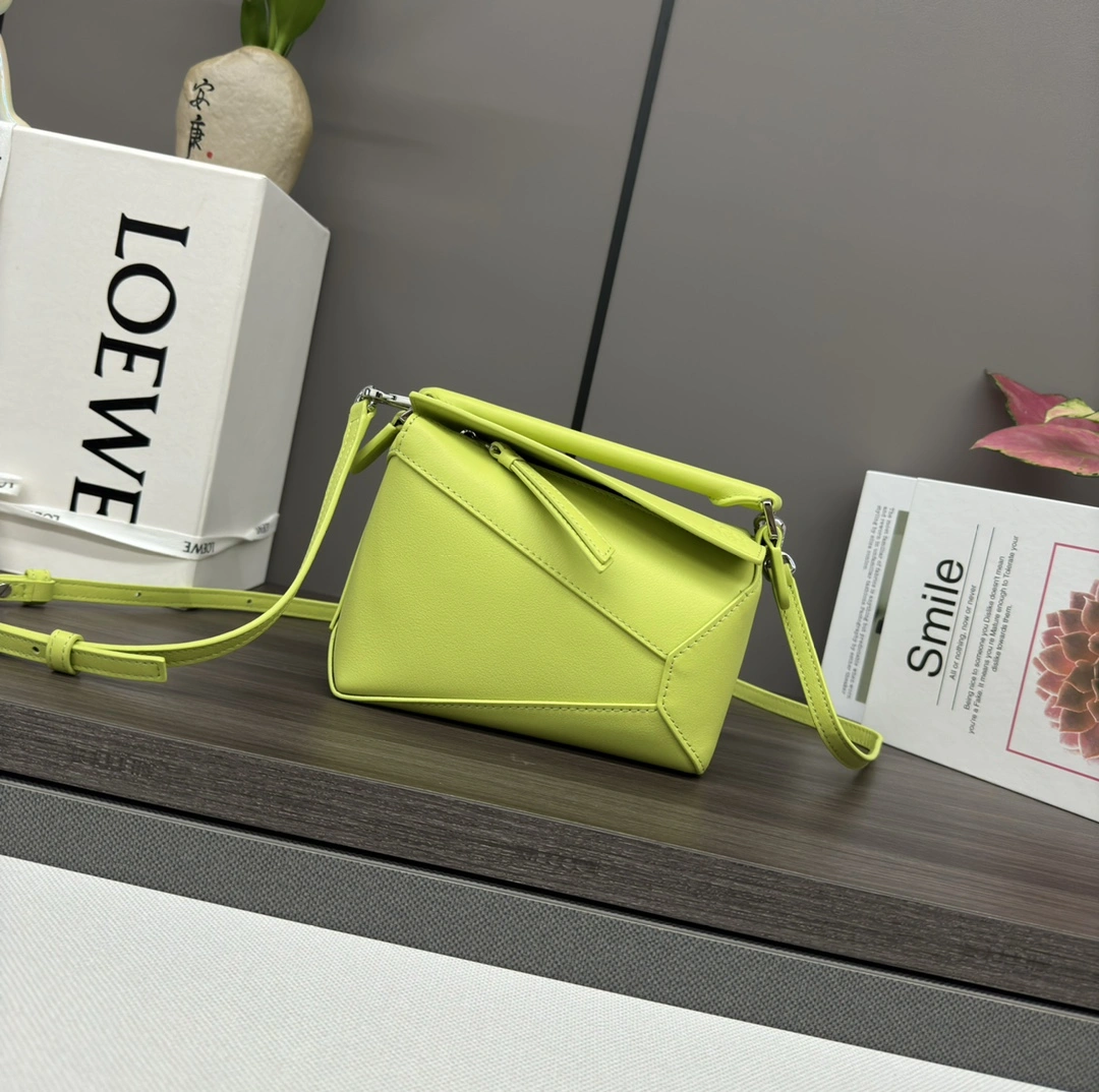 Resilient Loewe Puzzle Bags 72114