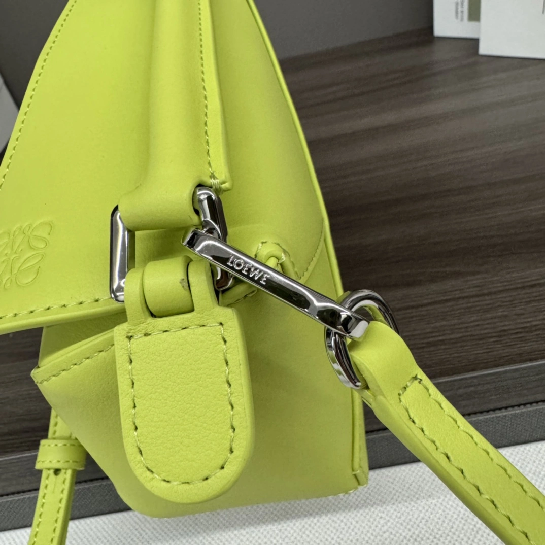 Resilient Loewe Puzzle Bags 72114