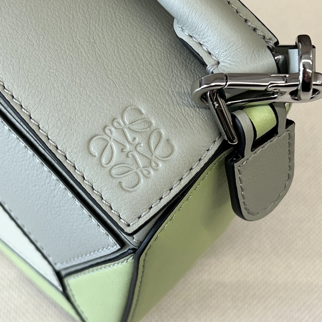 Practical Loewe Puzzle Bags 72138