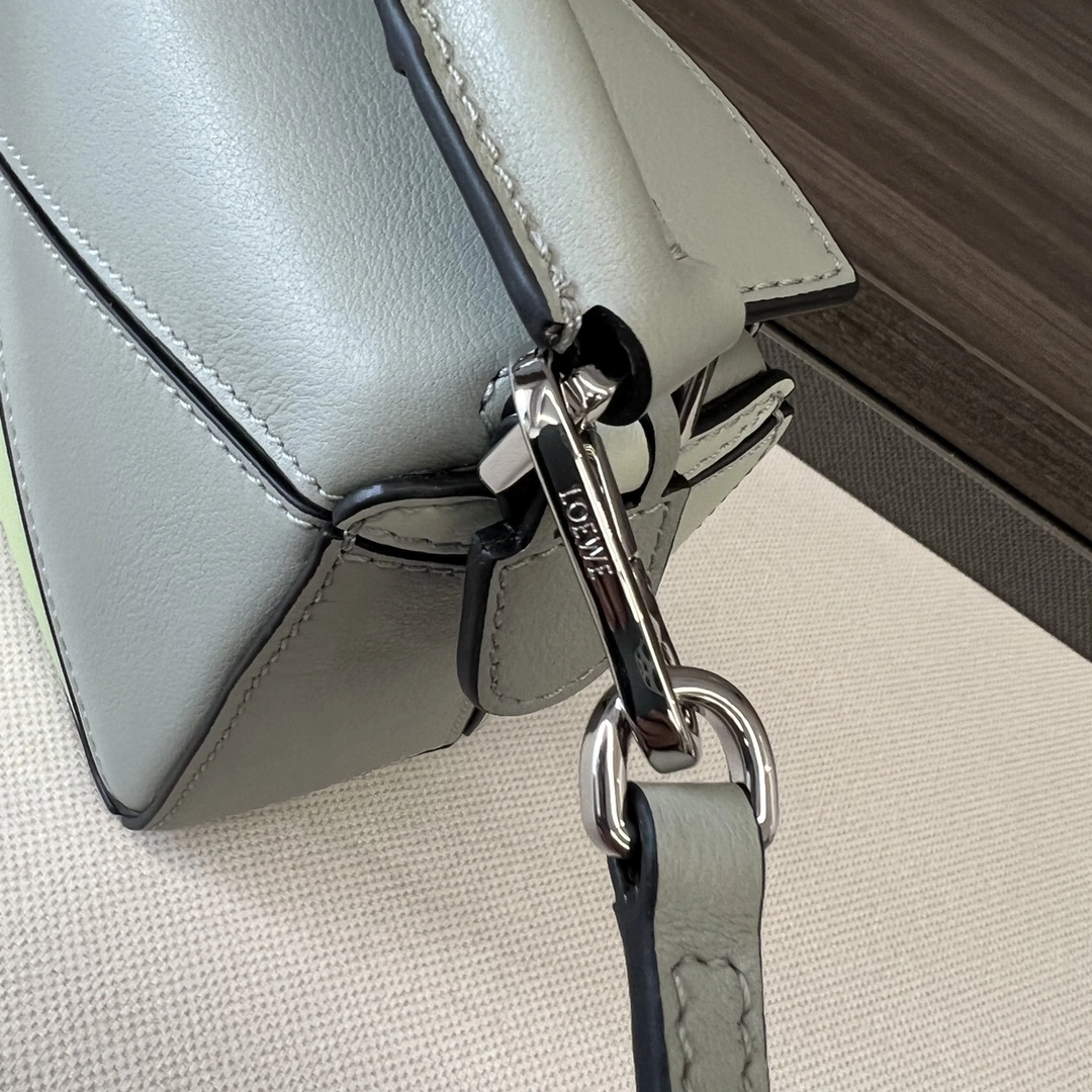Practical Loewe Puzzle Bags 72138