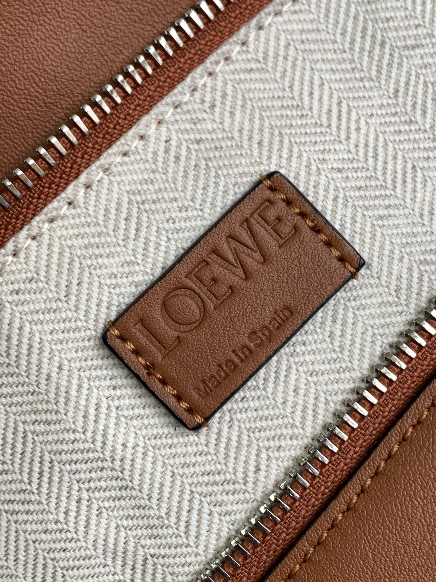 Sleek Loewe Puzzle Bags 72113