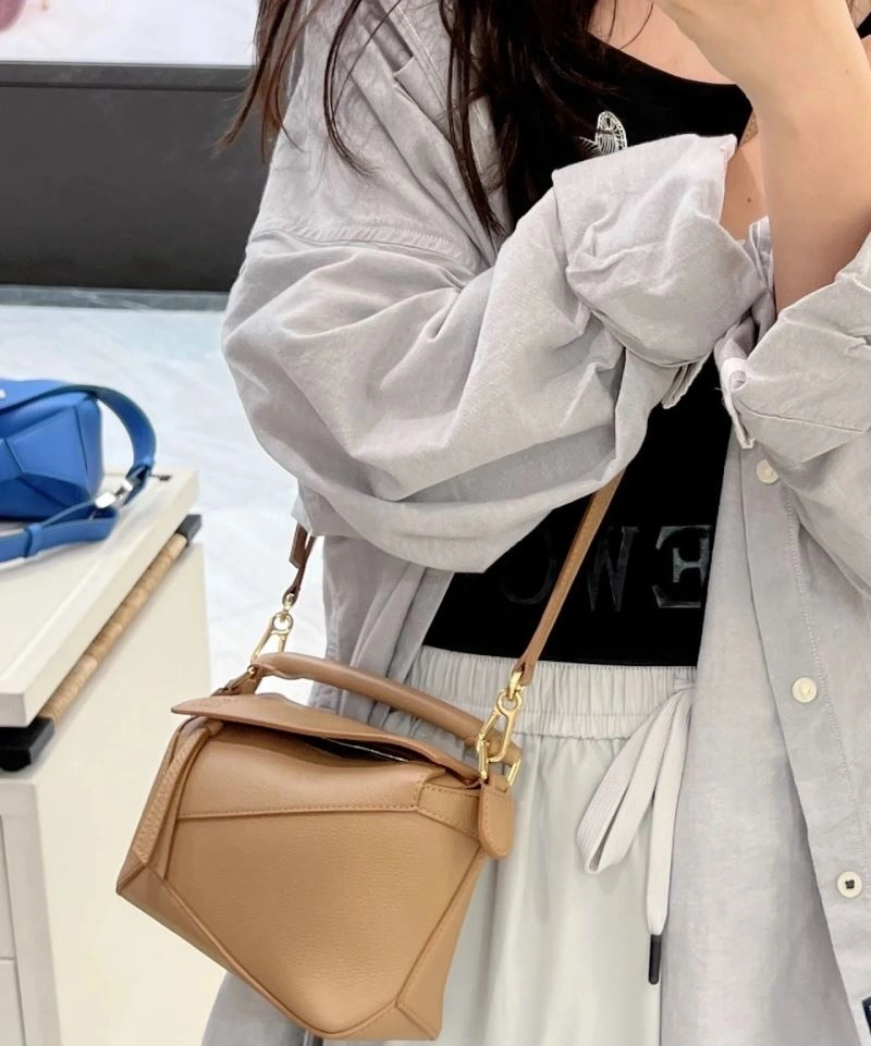 Modern Loewe Puzzle Bags 61537