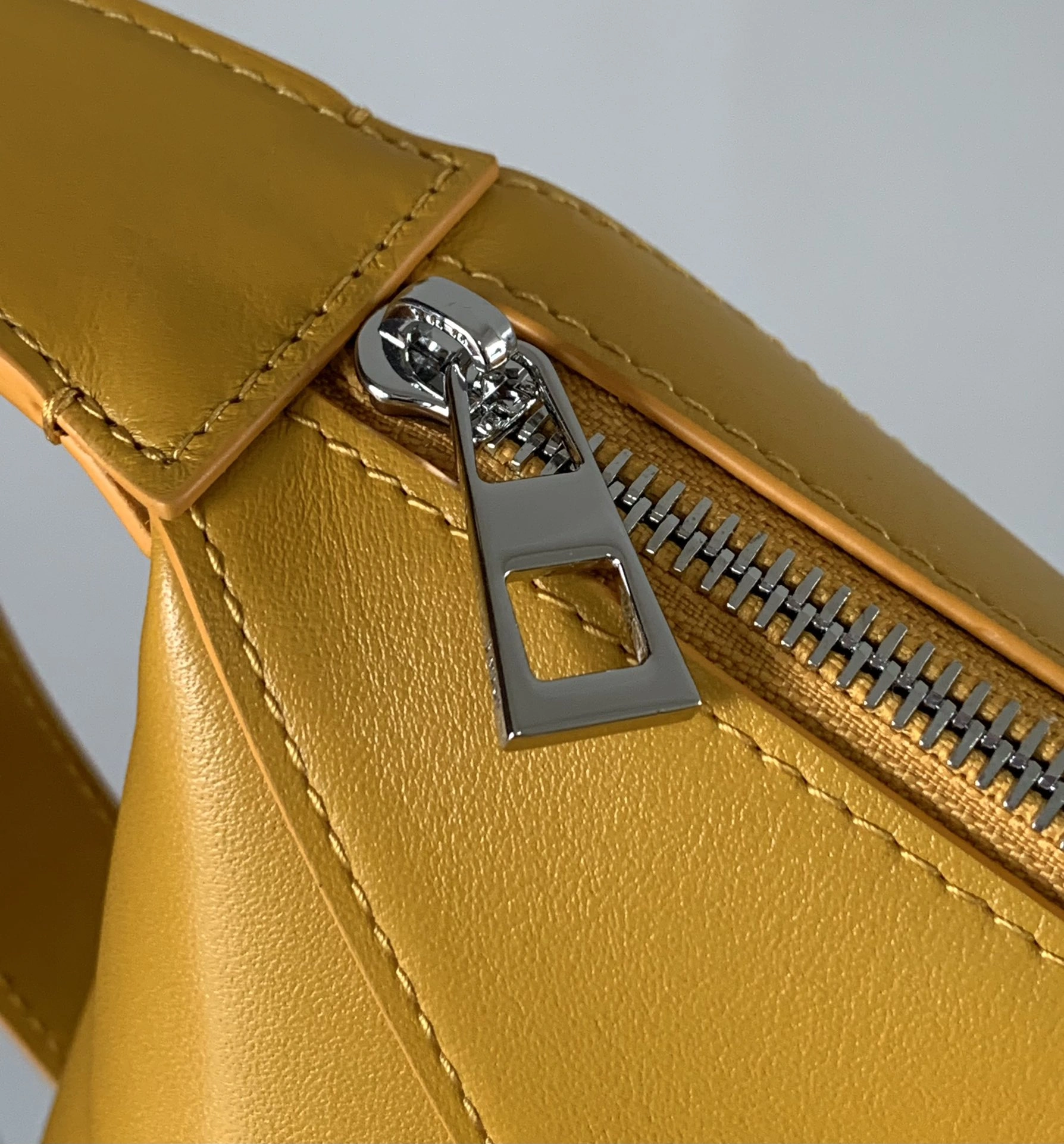 UrbanChic Loewe Puzzle Bags 71986