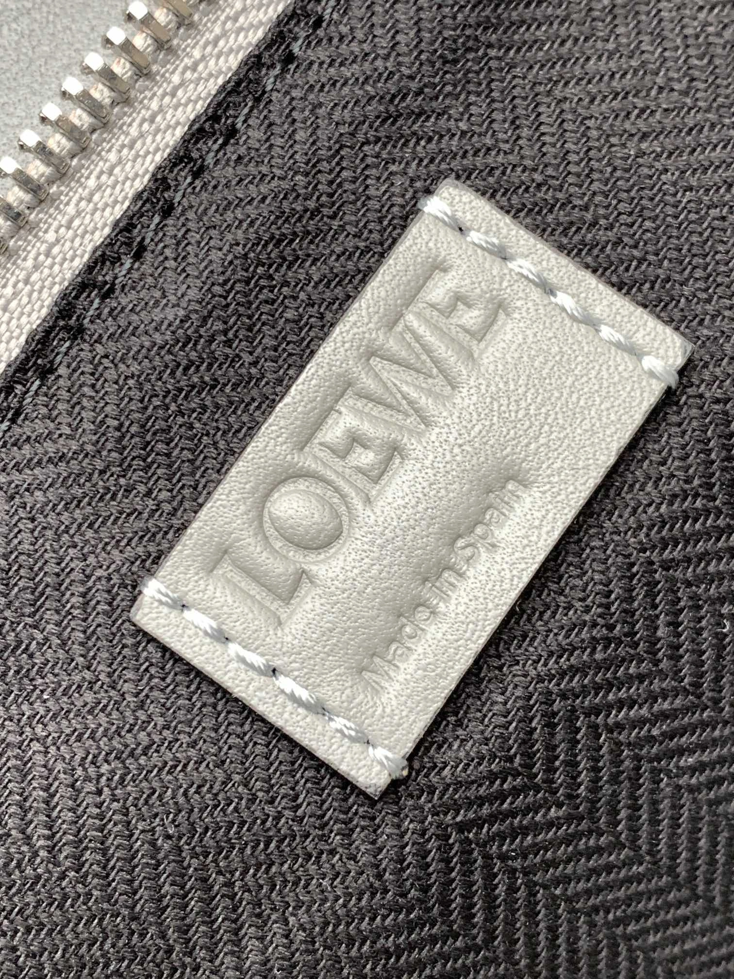 Classic Loewe Puzzle Bags 71931