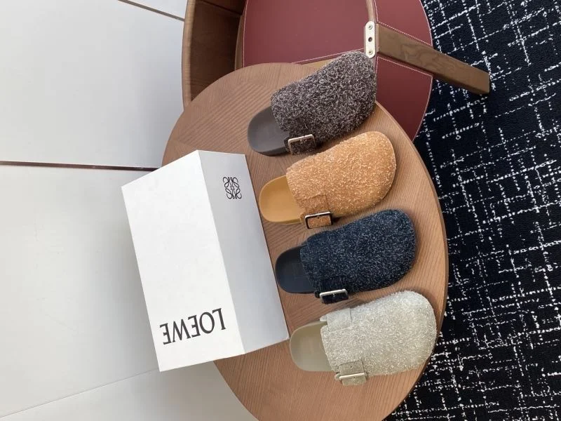 Sleek Loewe Sandals 6250