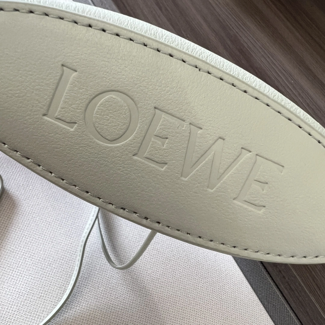 Tailored Loewe Satchel Bags 72091