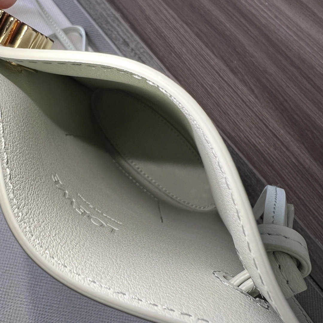 Tailored Loewe Satchel Bags 72091