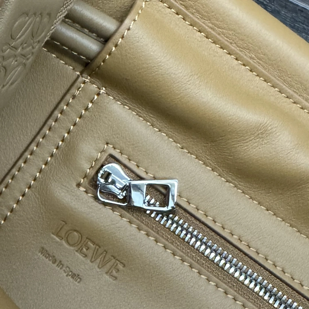 Effortless Loewe Satchel Bags 67172