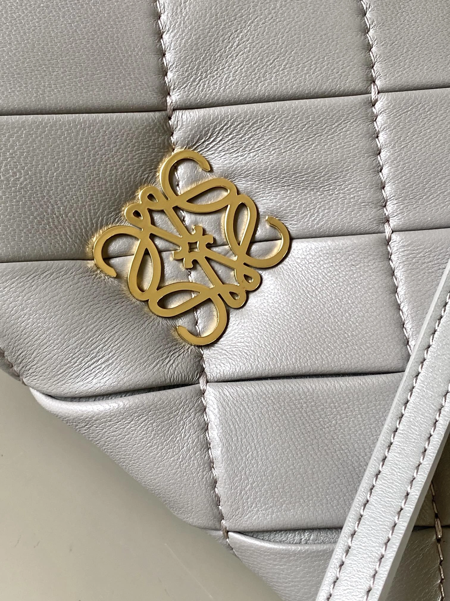 Loewe Satchel Bags Classic 71906