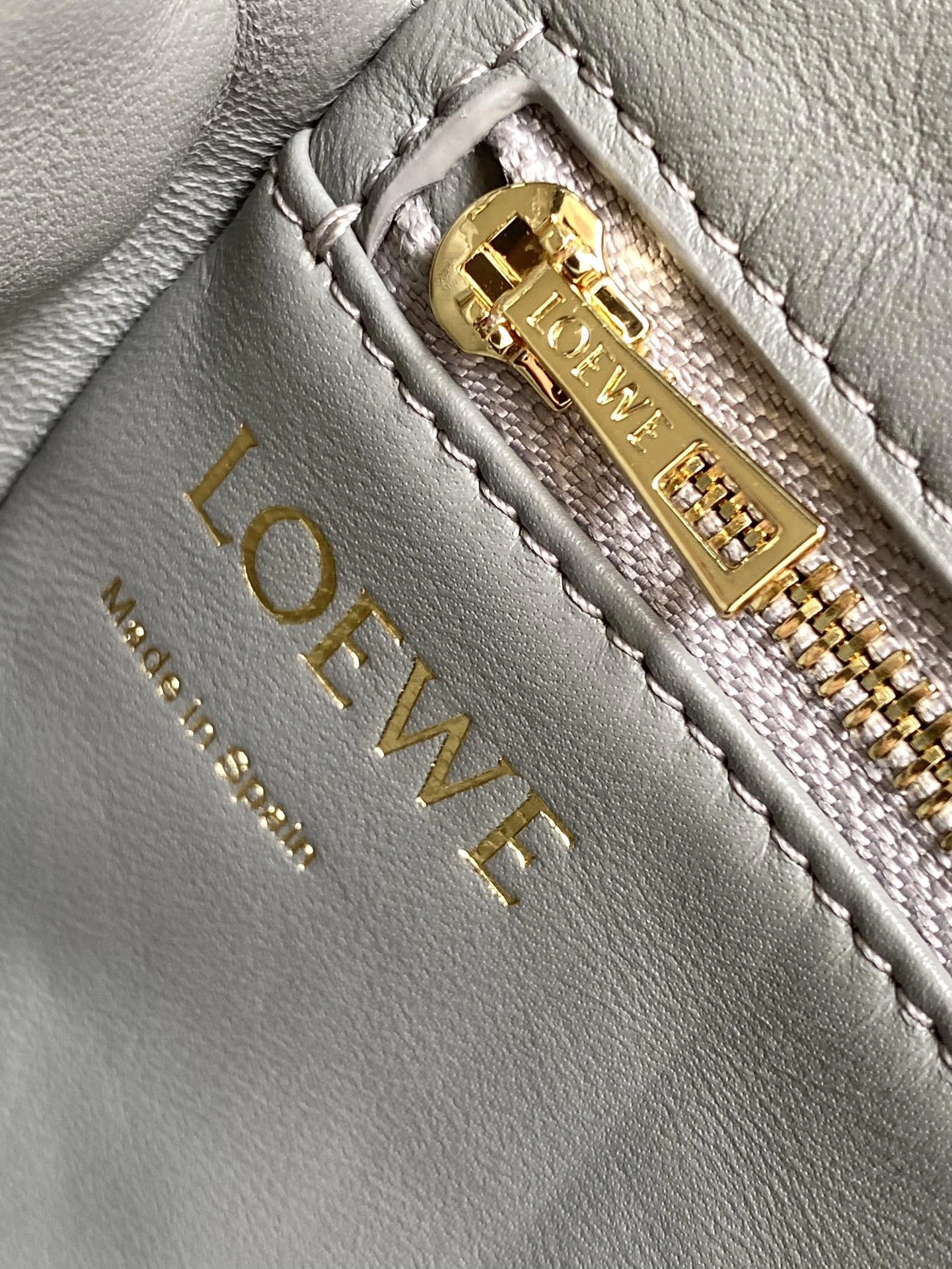 Loewe Satchel Bags Classic 71906