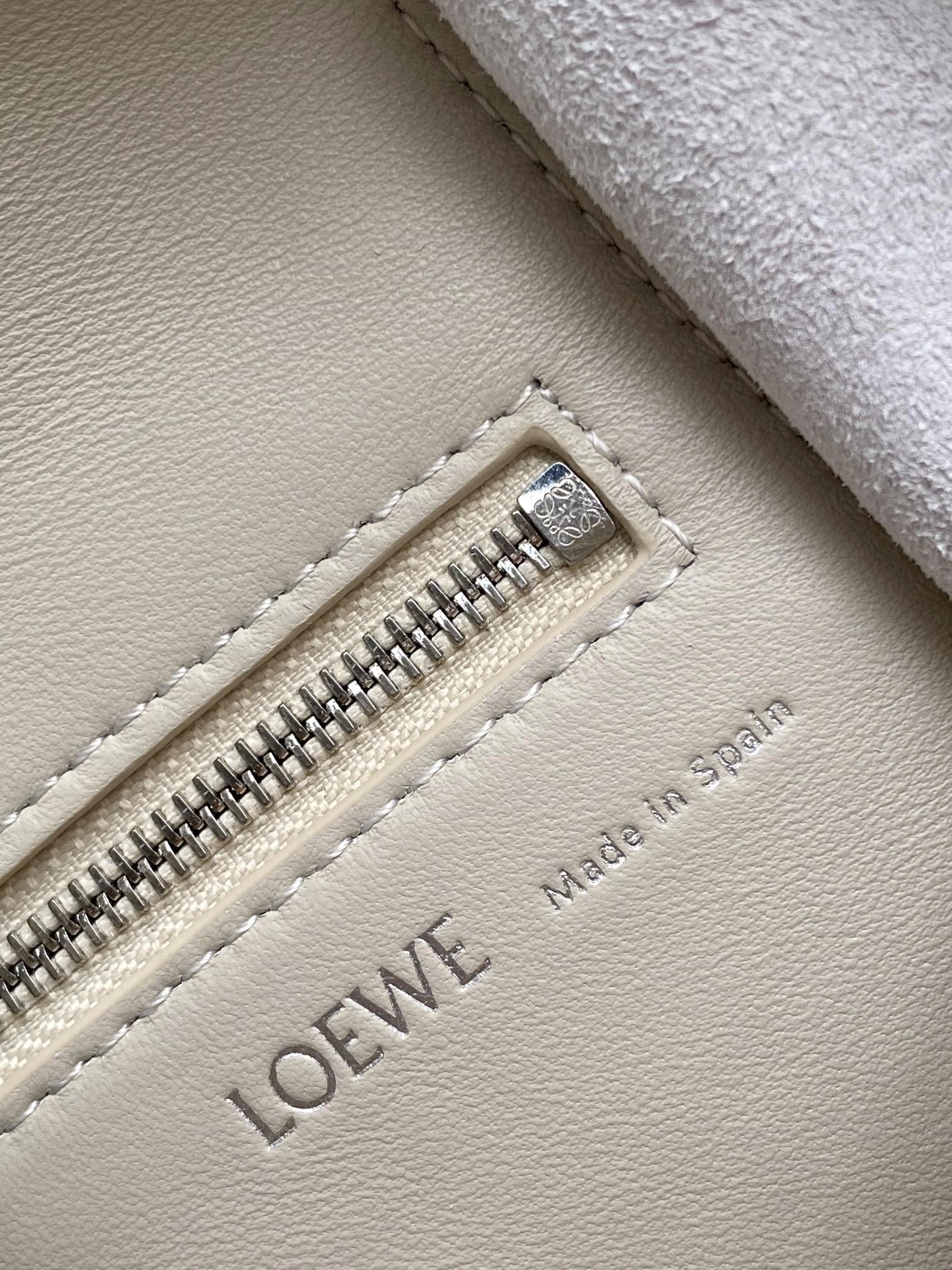 WrinkleFree Loewe Satchel Bags 71900