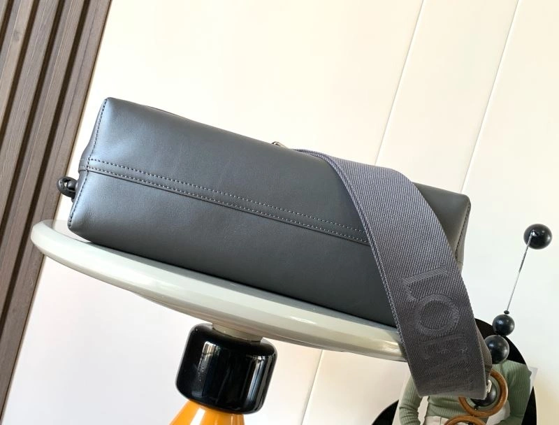 Loewe Satchel Bags Sleek 61170