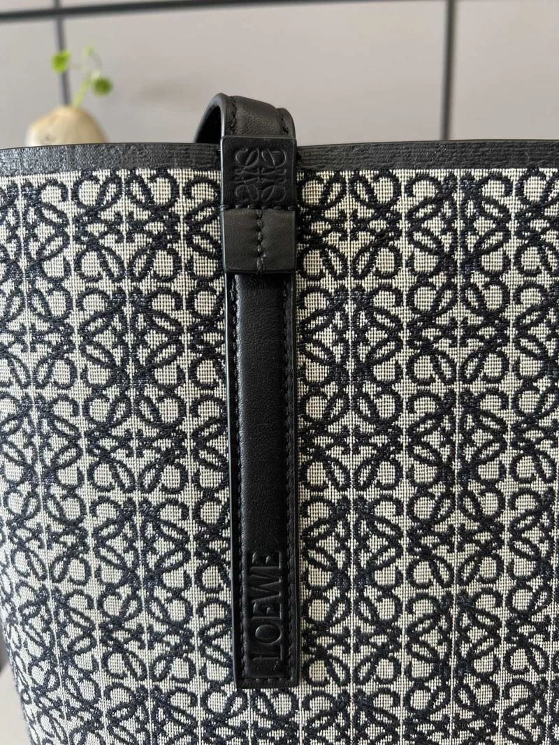Minimalist Loewe Shopping Bags 77322