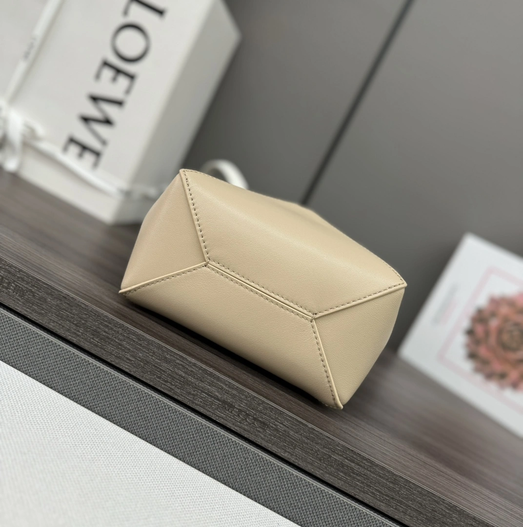 Flexible Loewe Shopping Bags 72073