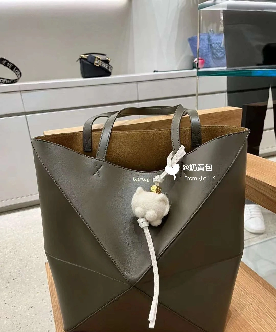 Loewe Shopping Bags Effortless 72043