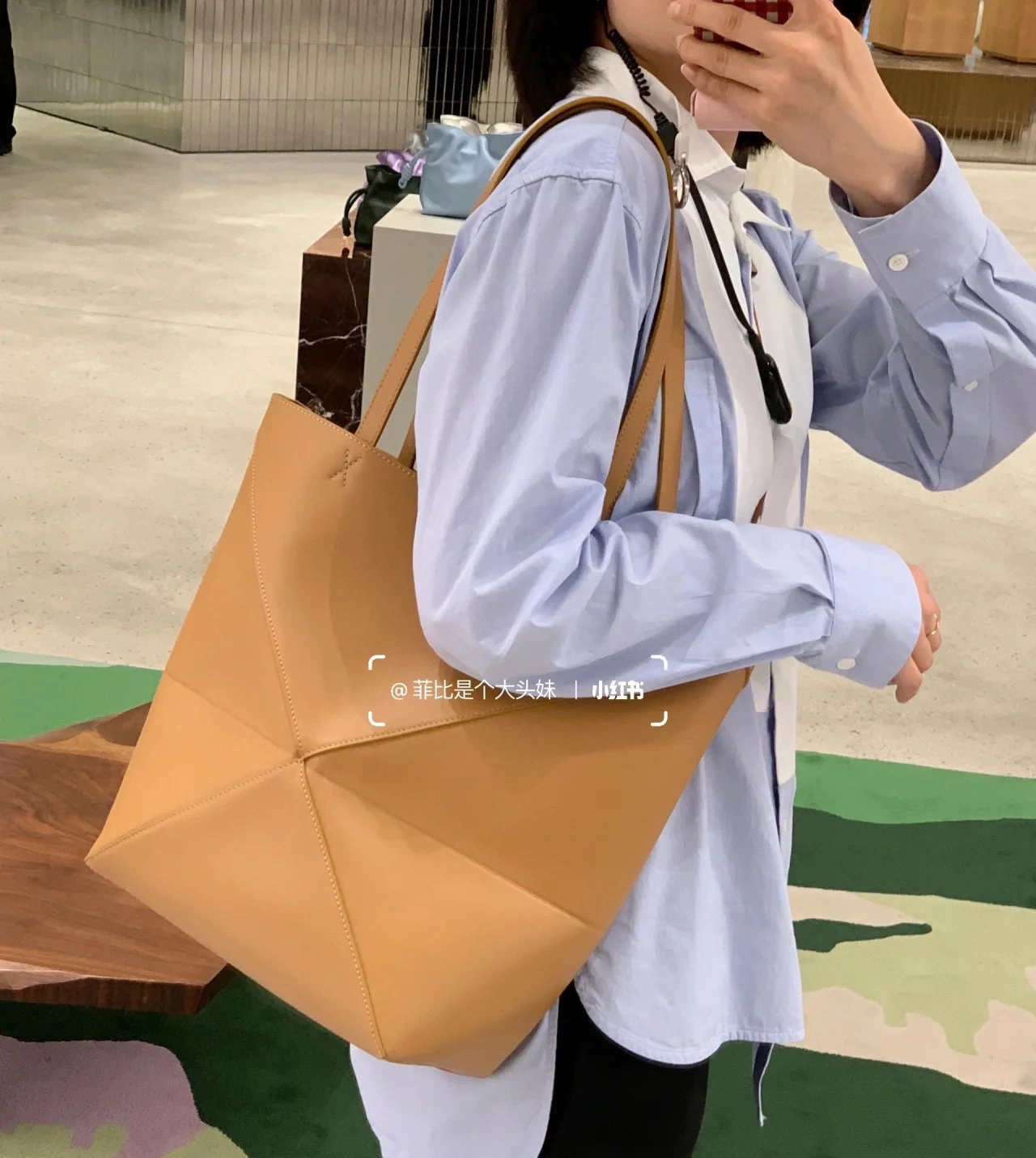 BestValue Loewe Shopping Bags 72036