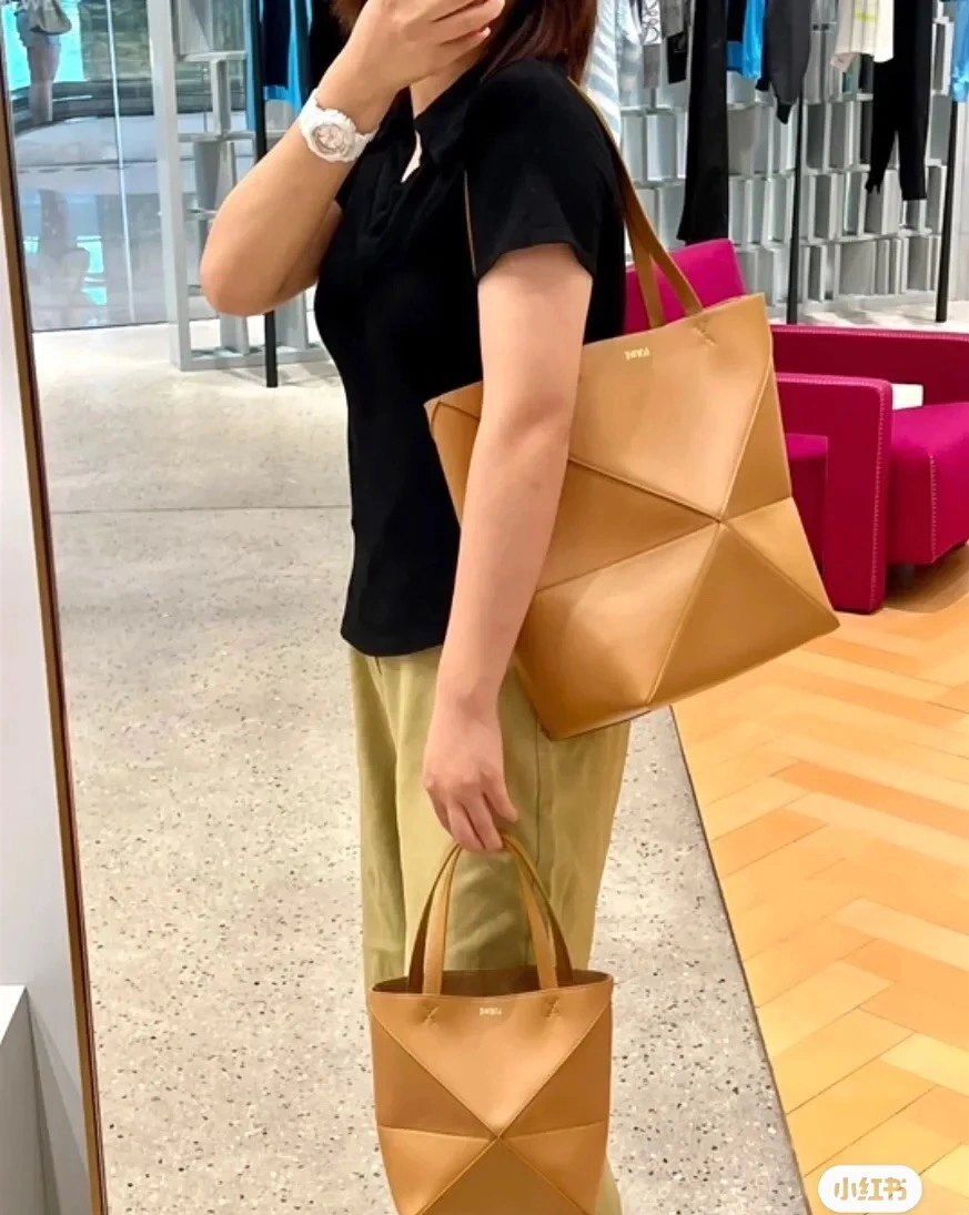BestValue Loewe Shopping Bags 72036