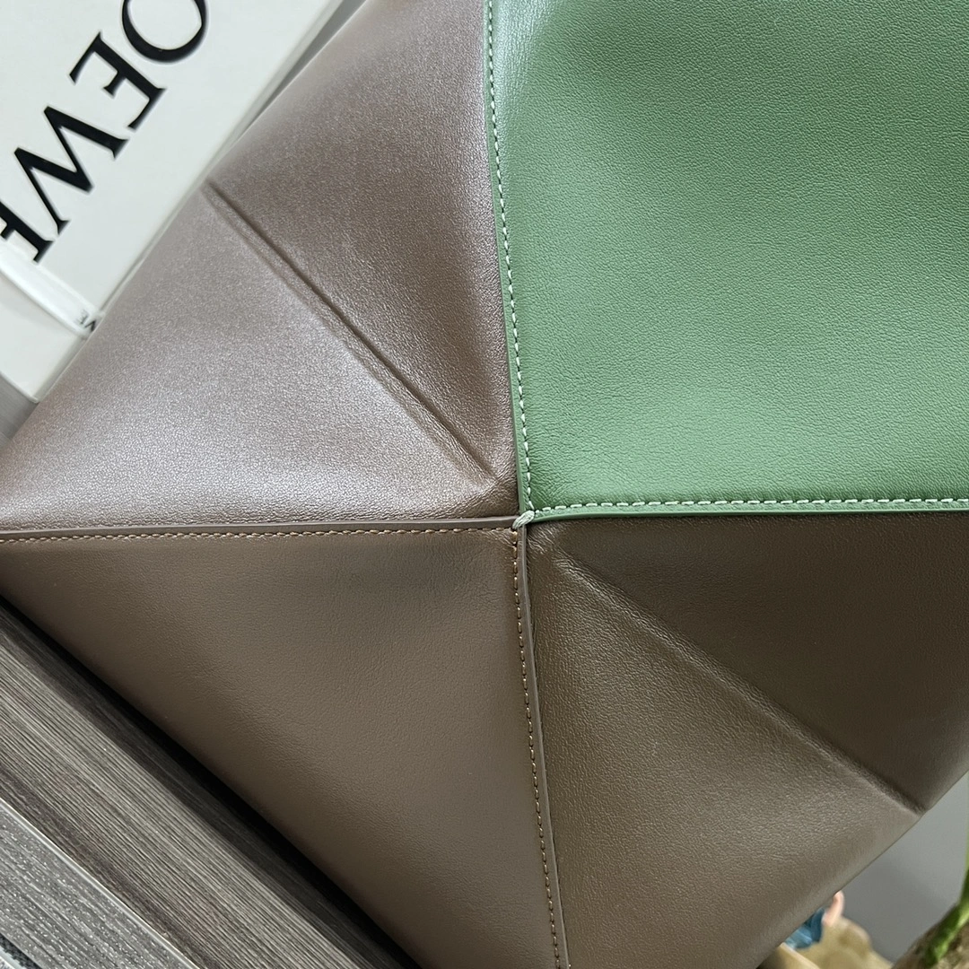 Youthful Loewe Shopping Bags 72030